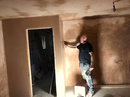 Jaggers Plastering provide services including Skimming, Plaster Boarding, Dry Wall and Plaster Reskims.